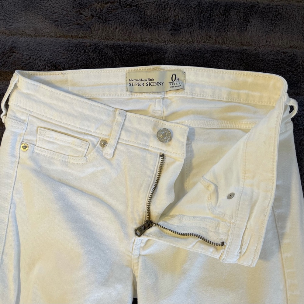 Abercrombie & Fitch White Super Skinny Jeans - 25